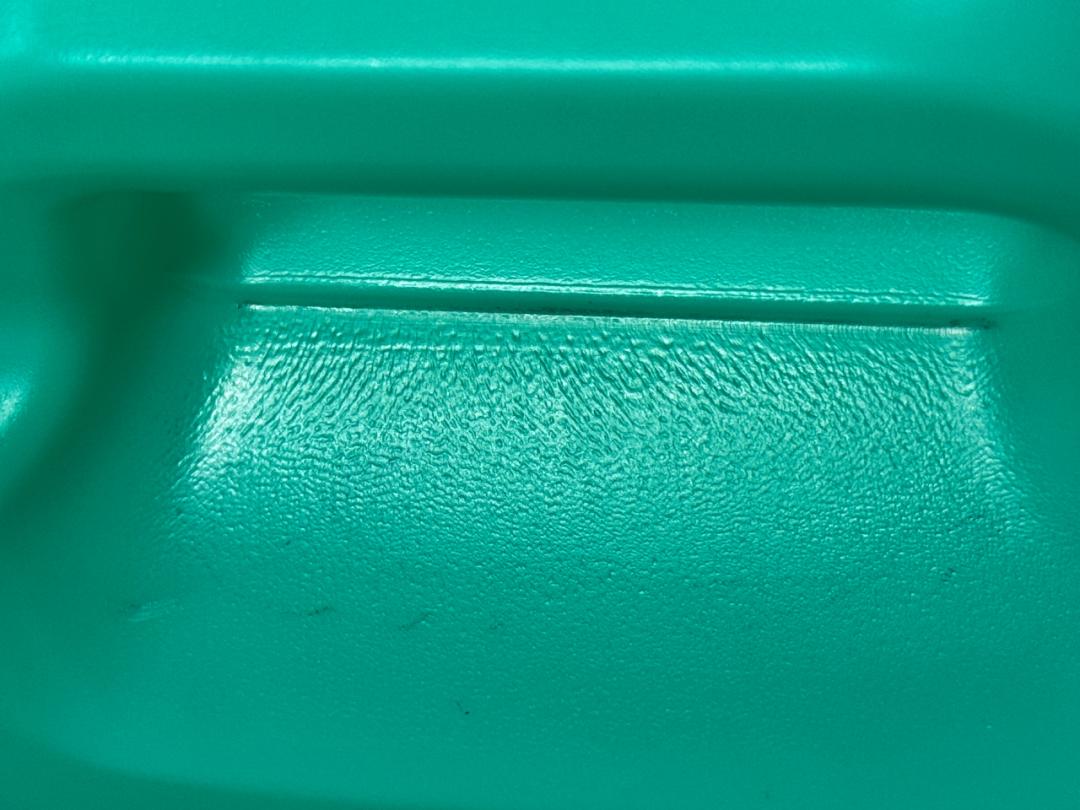 residual-grease-inside-mold-cavities.jpg residual-grease-inside-mold-cavities.jpg